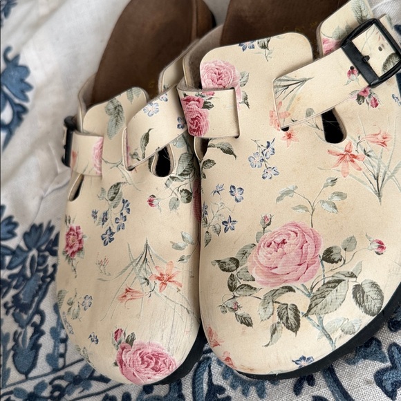 Papillio pink cabbage roses forget me nots Clogs  buckles by Birkenstock size 38 - Picture 3 of 17